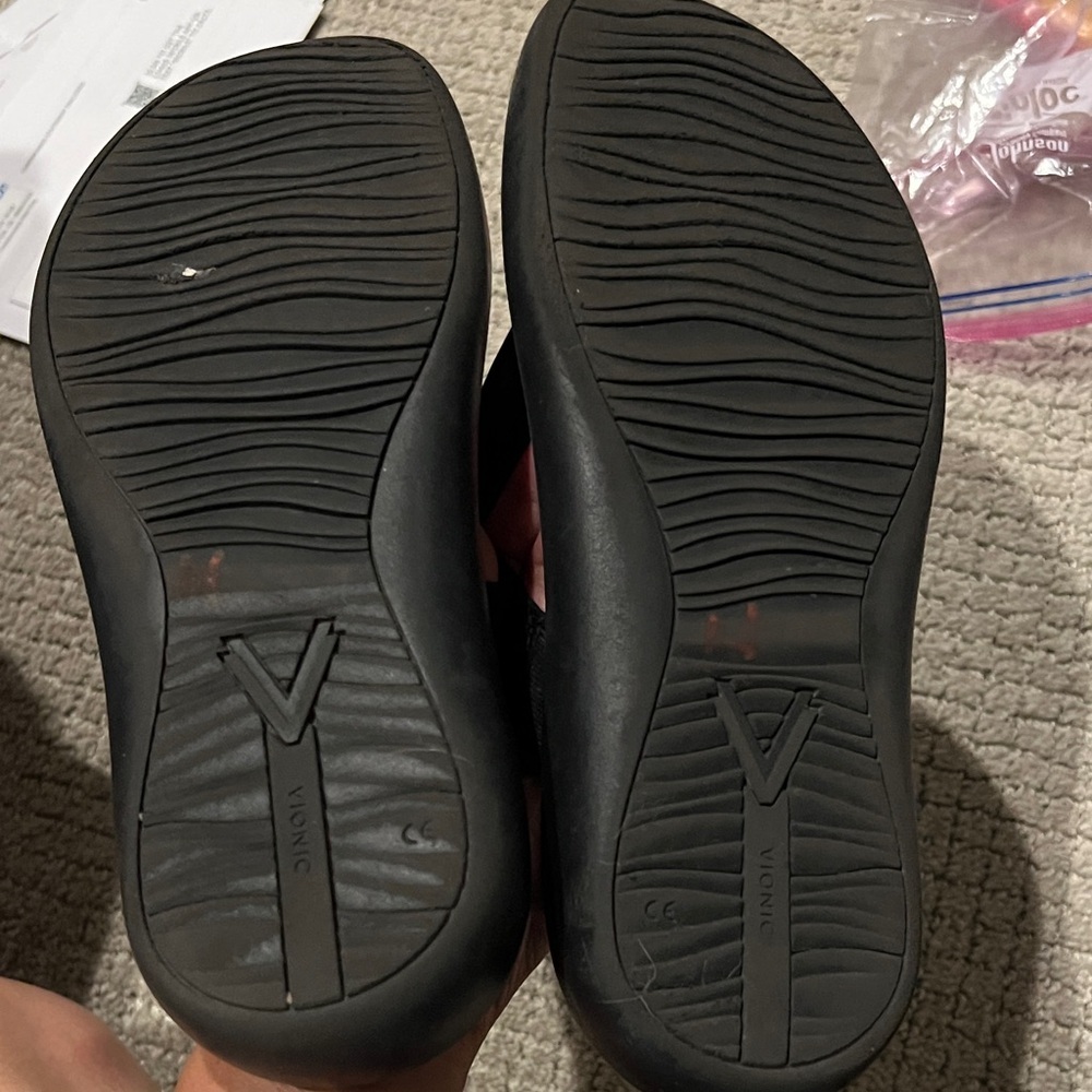 Vionic Women's Black Slide Sandals size 7 - Picture 4 of 6